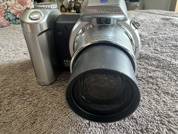 Konica Minolta Z2 image
