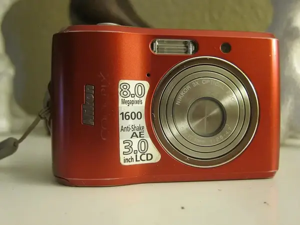 Nikon Coolpix L18 image