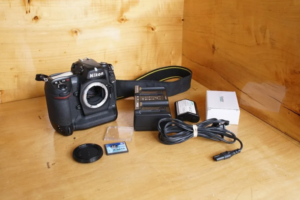 Nikon D2Xs image