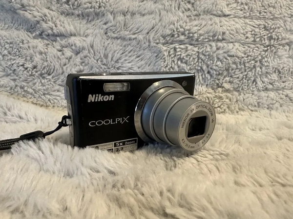 Nikon S560 image