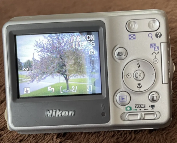 Nikon L4 image