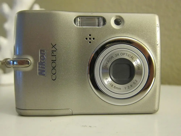 Nikon L11 image