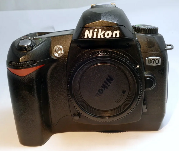Nikon D70s image