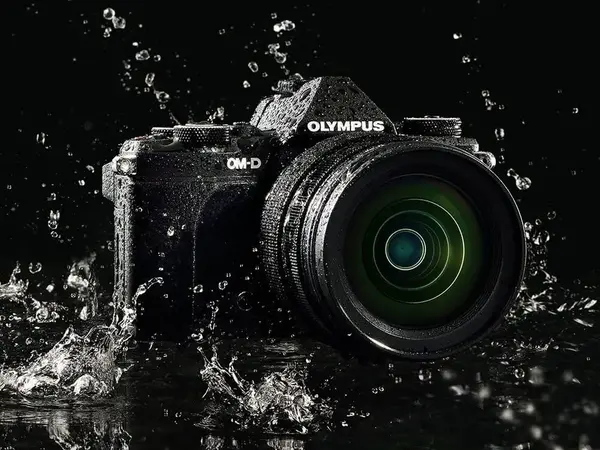 Olympus OM-D E-M5 MARK II 14-150 / 4,0-5,6 M.zuiko Digital ED II Silver image