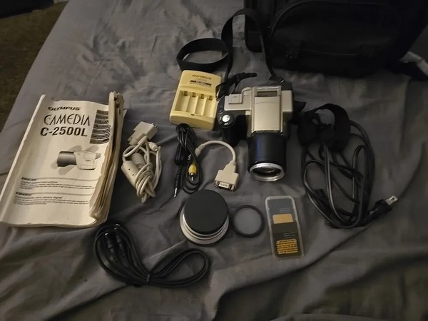 Olympus C-2500L image