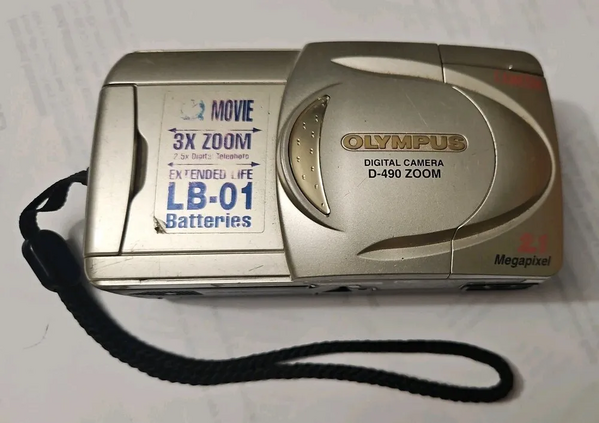 Olympus D-490 Zoom image