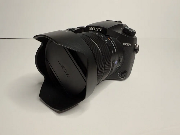 Sony RX10 IV image