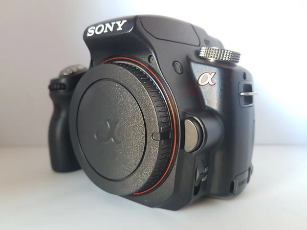 Sony Alpha 33 image