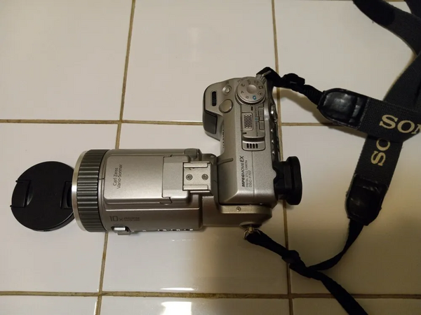 Sony DSC-F707 image