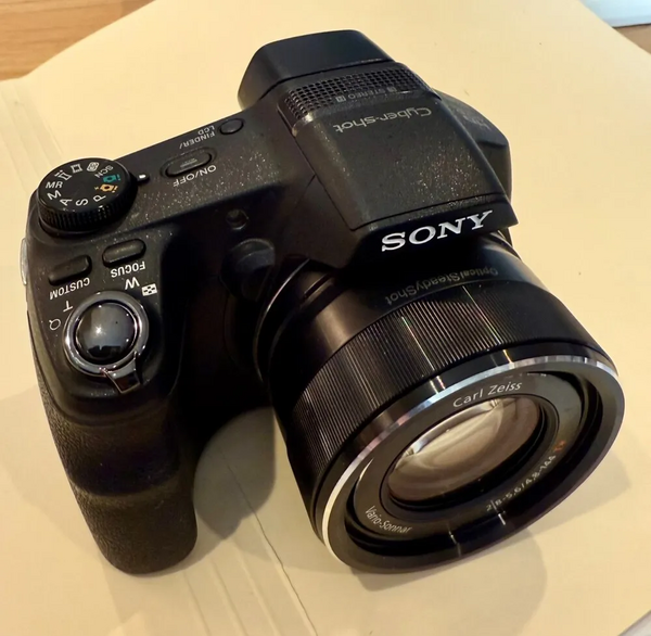 Sony DSC-HX200V image