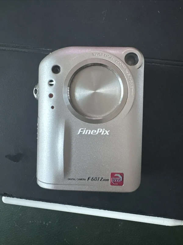 Zoom Fujifilm FinePix F601 image