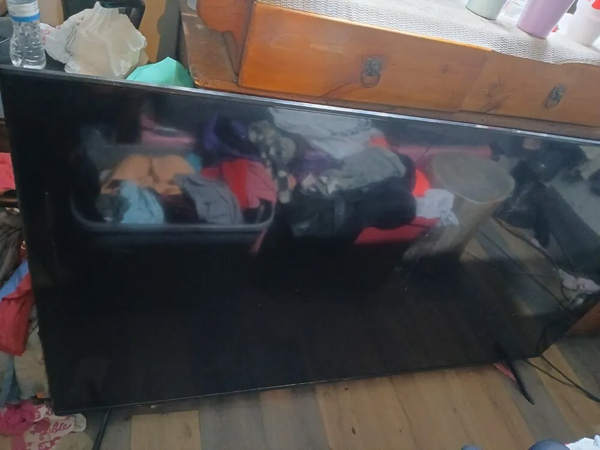 Hisense 70h6570g image
