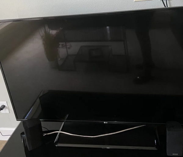 LG Um7000plc image