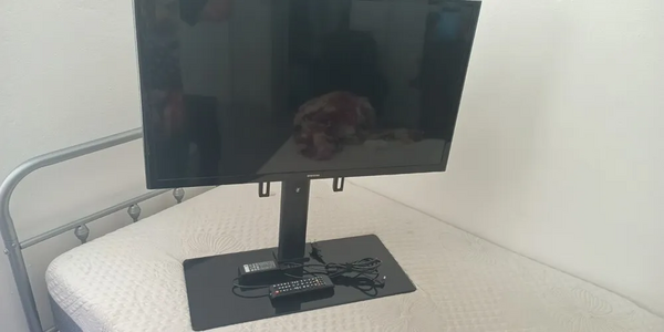 Samsung Un32j4000af image