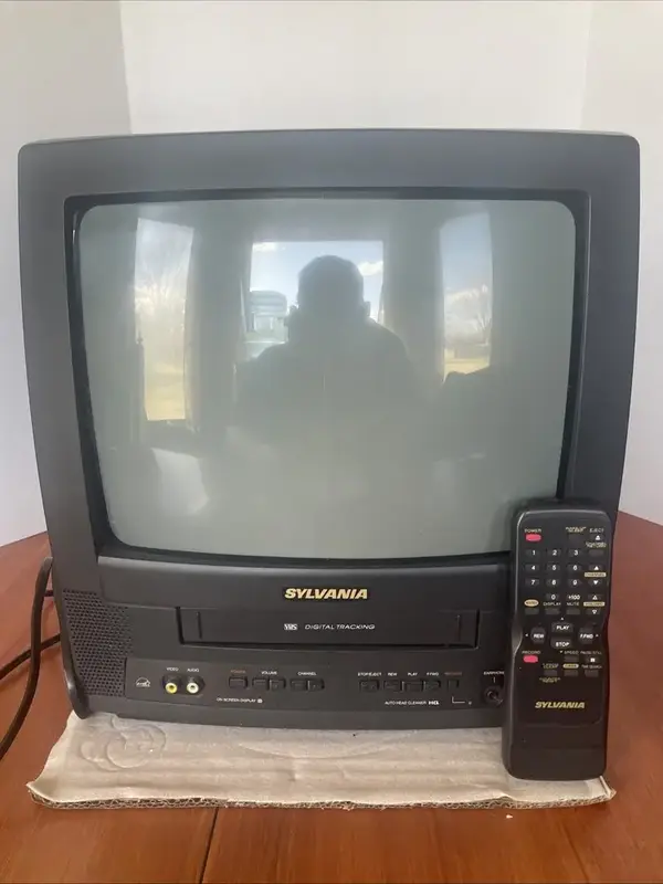 SYLVANIA SRC221 image