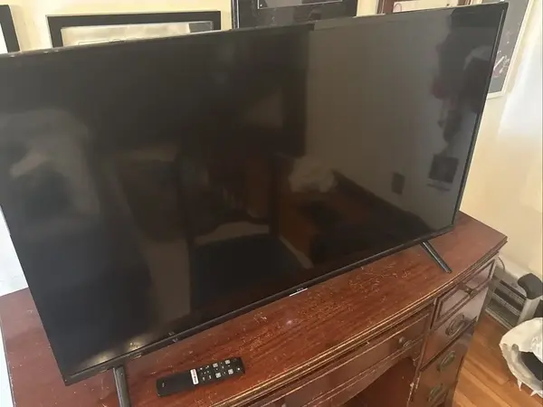 TCL S303 image