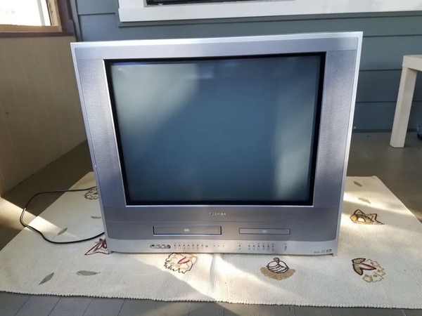 Toshiba MW24FP1 image