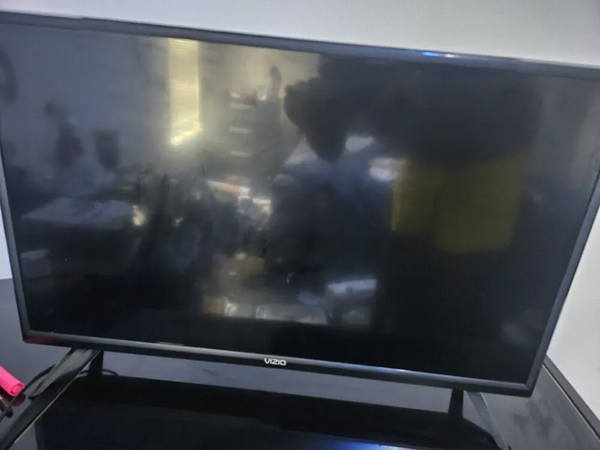 VIZIO 32" SMART TV, D32F-G1 image